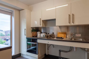 1 bed studio, Crown Place, East Reading, Reading, RG15AE - Image 1